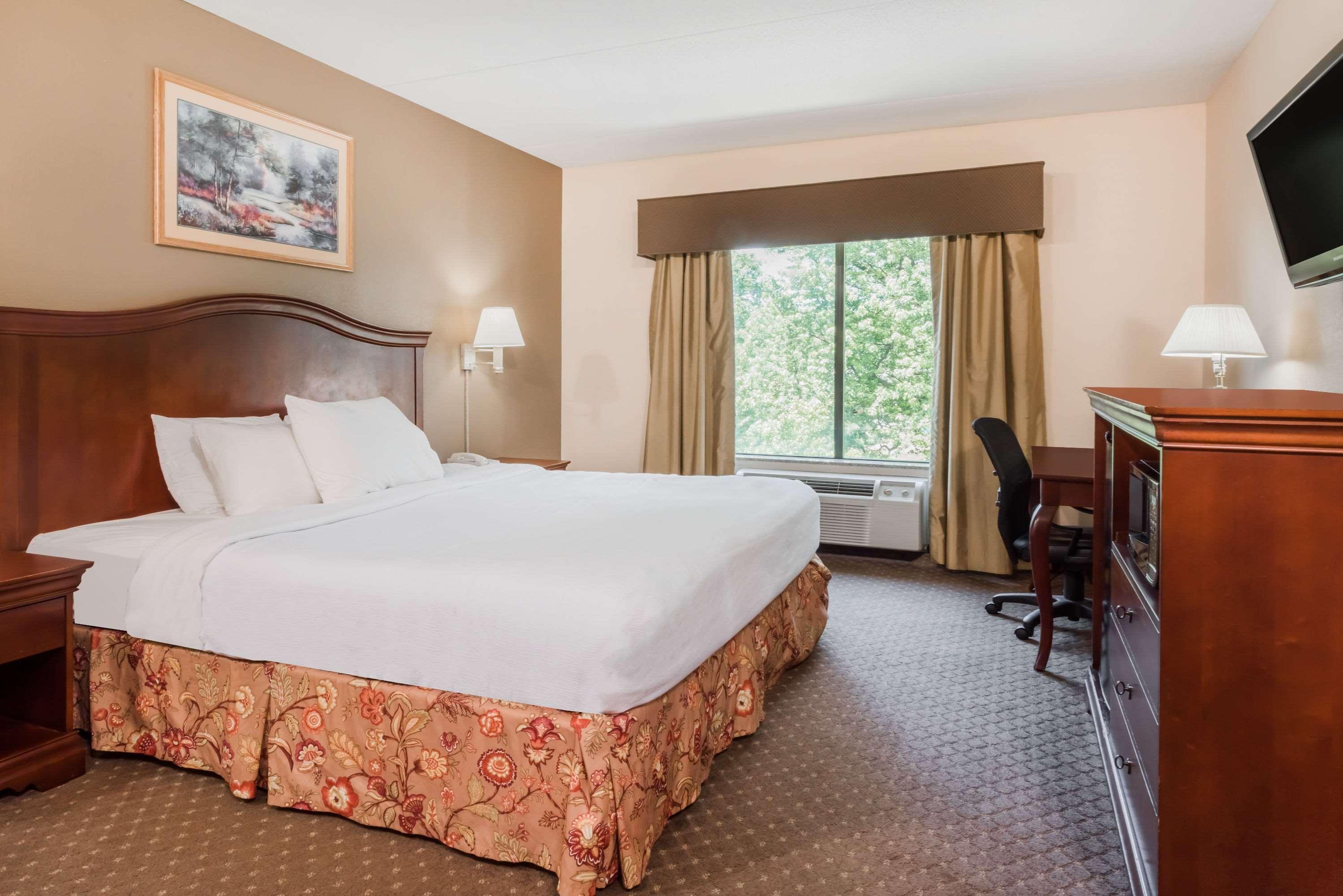 Ramada By Wyndham Harrisburg/Hershey Area Buitenkant foto