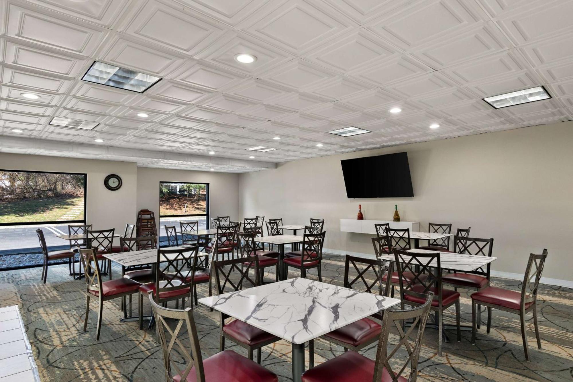 Ramada By Wyndham Harrisburg/Hershey Area Buitenkant foto
