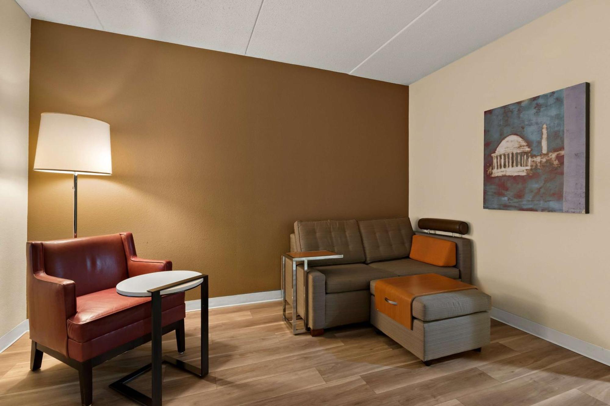 Ramada By Wyndham Harrisburg/Hershey Area Buitenkant foto