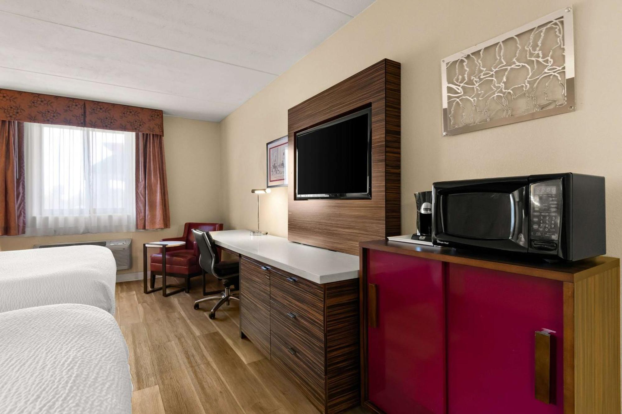 Ramada By Wyndham Harrisburg/Hershey Area Buitenkant foto