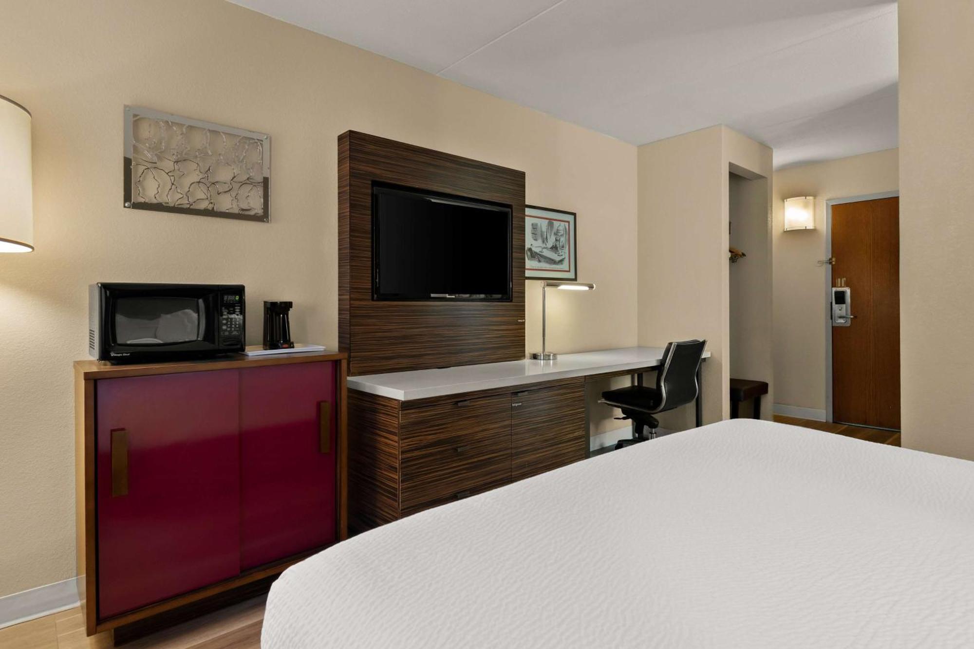 Ramada By Wyndham Harrisburg/Hershey Area Buitenkant foto