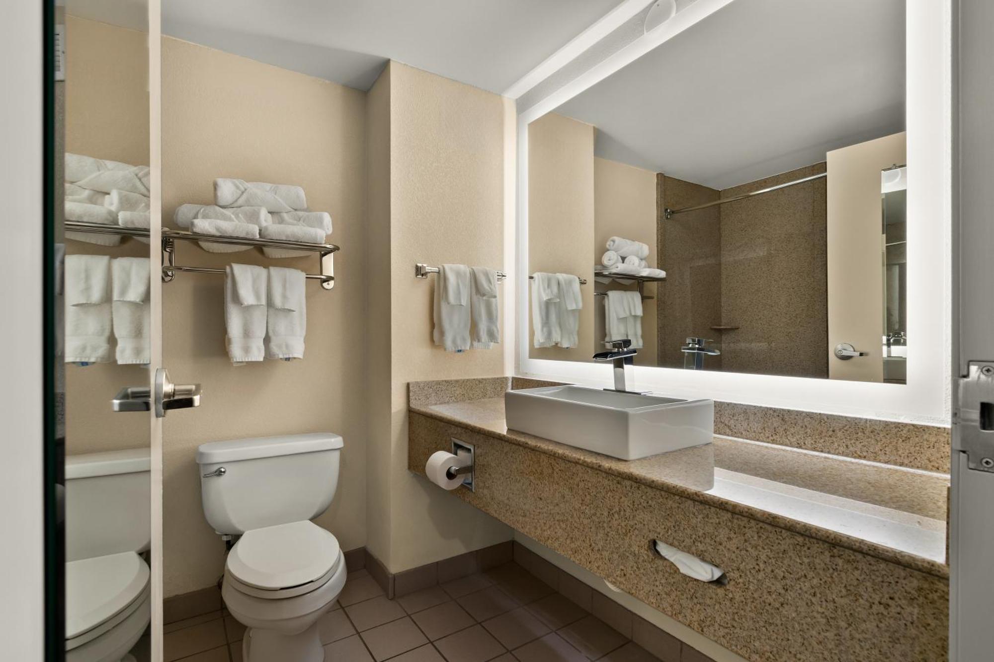 Ramada By Wyndham Harrisburg/Hershey Area Buitenkant foto
