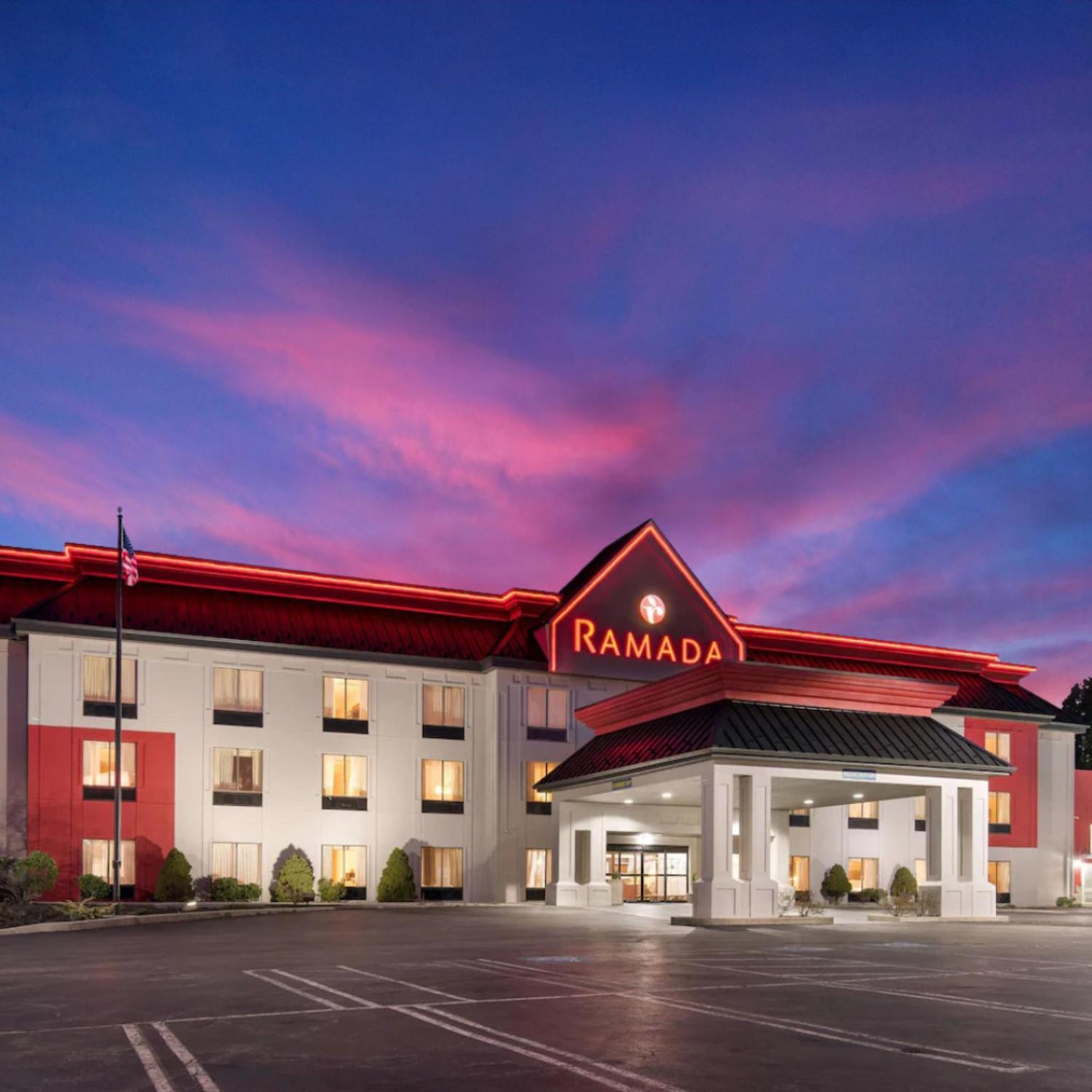 Ramada By Wyndham Harrisburg/Hershey Area Buitenkant foto